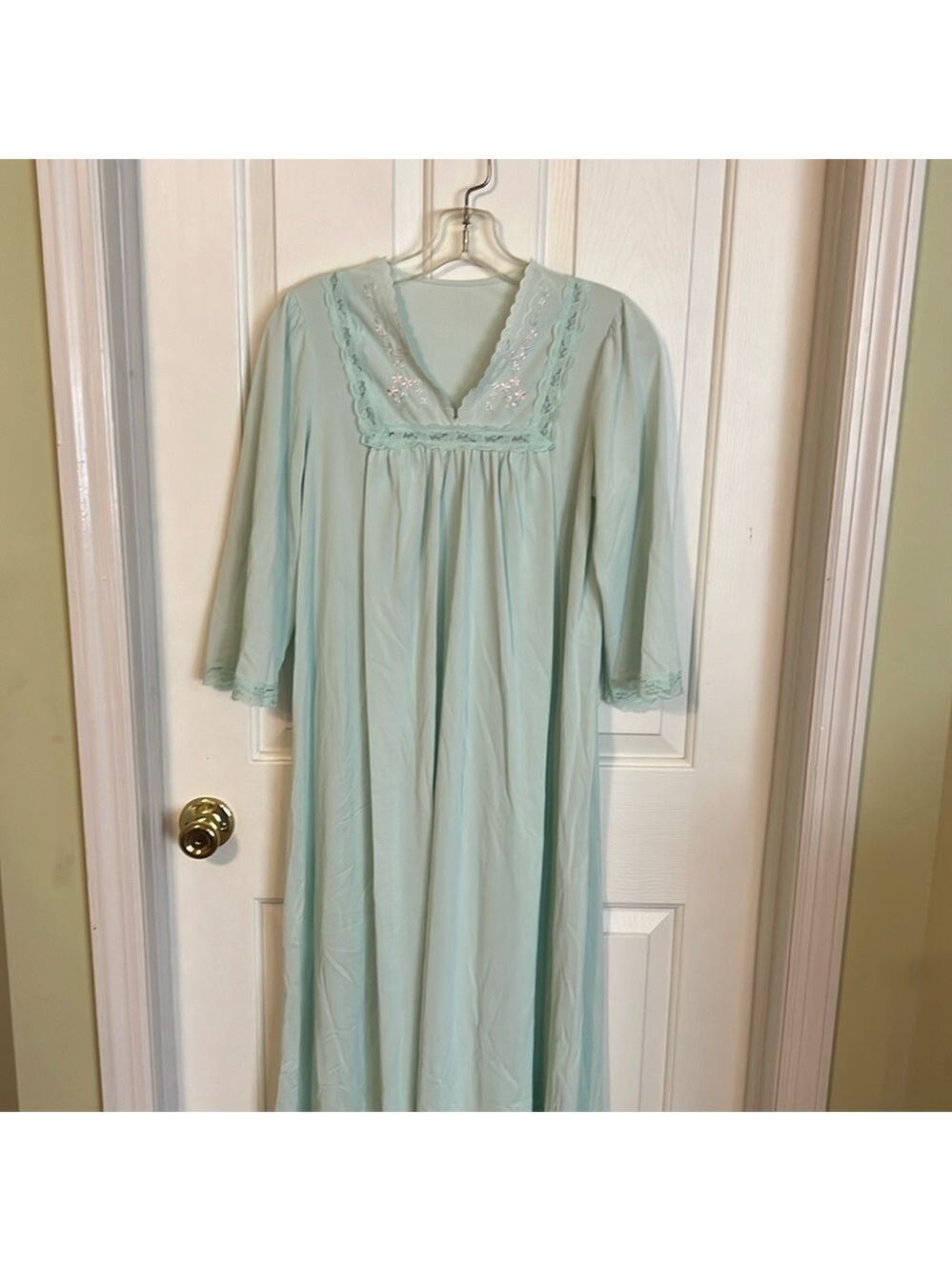 Shadowline vintage maternity/nursing night gown. Size small. Lactation, nursing